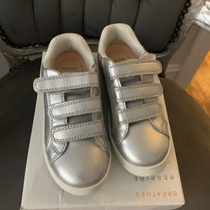 Back to school Geox silver sneakers (new)****